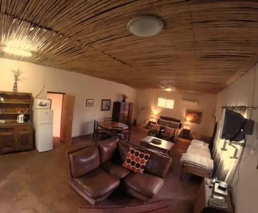 Kır Evi, Şömine, Havuz Manzaralı (Waboomhuys)