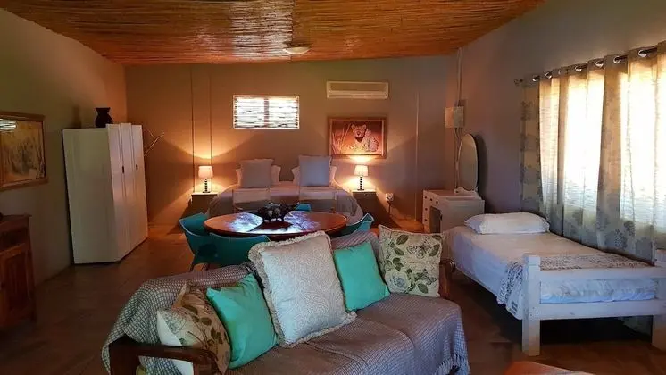 Kır Evi, Şömine, Havuz Manzaralı (Waboomhuys)