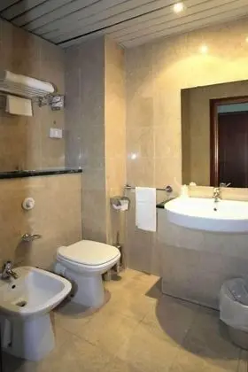 Üç Kişilik Oda