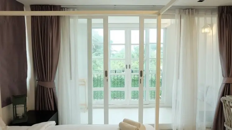 Deluxe Oda, Balkon, Kısmi Deniz Manzaralı