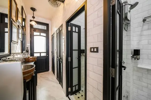 Junior Oda, Ortak Banyo