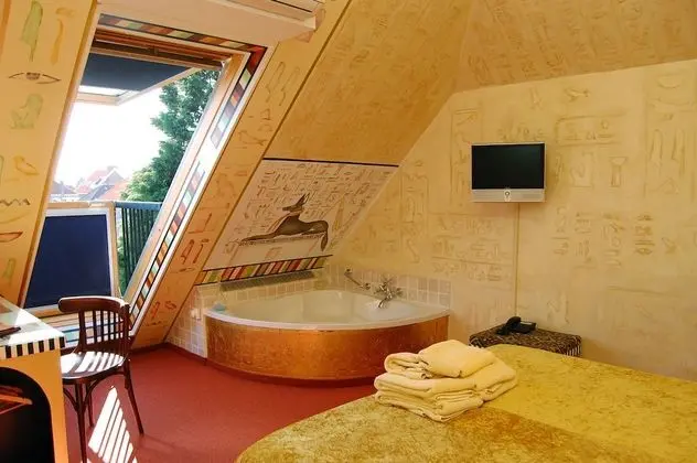 Exclusive Tek Büyük Yataklı Oda (Theme Room)