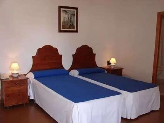 Büyük Yataklı Tek Kişilik Oda