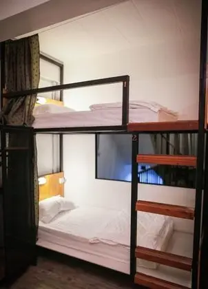 Mixed Dormitory with Shared Bathroom