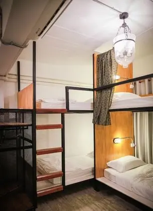 Mixed Dormitory with Shared Bathroom