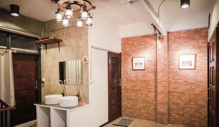 Twin Room with Shared Bathroom
