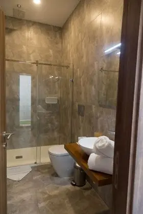 Tek Büyük veya İki Ayrı Yataklı Oda