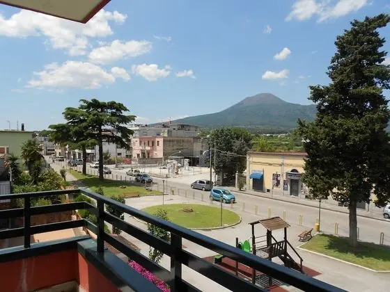 Büyük Yataklı Tek Kişilik Oda