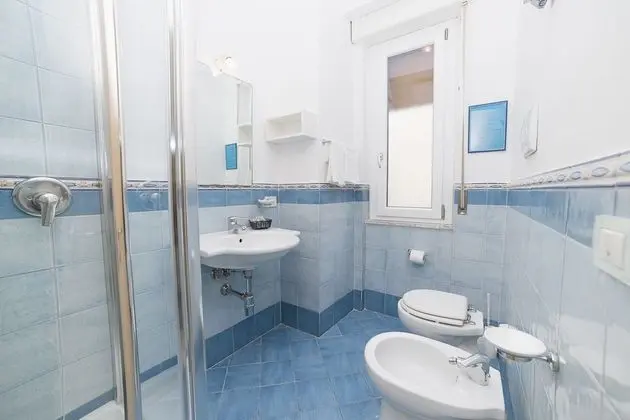 Tek Büyük veya İki Ayrı Yataklı Oda, Balkon