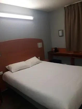 Tek Büyük Yataklı Oda, 1 Çift Kişilik Yatak