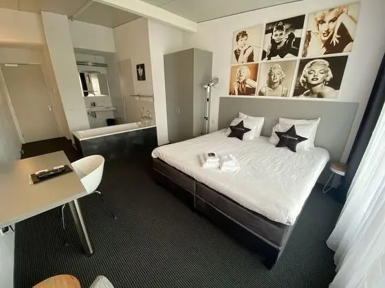 Deluxe Tek Büyük Yataklı Oda, Küvet
