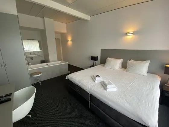 Deluxe Tek Büyük Yataklı Oda, Küvet