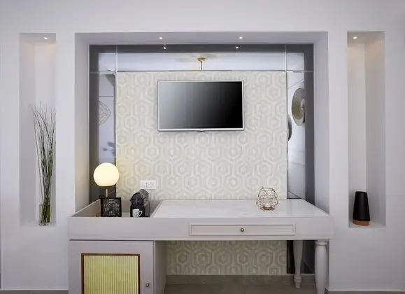 Superior Oda, Balkon, Havuz Manzaralı