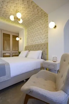 Superior Oda, Balkon, Havuz Manzaralı