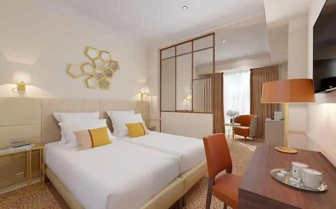Junior Oda, Avlu Manzaralı (Pavillon)