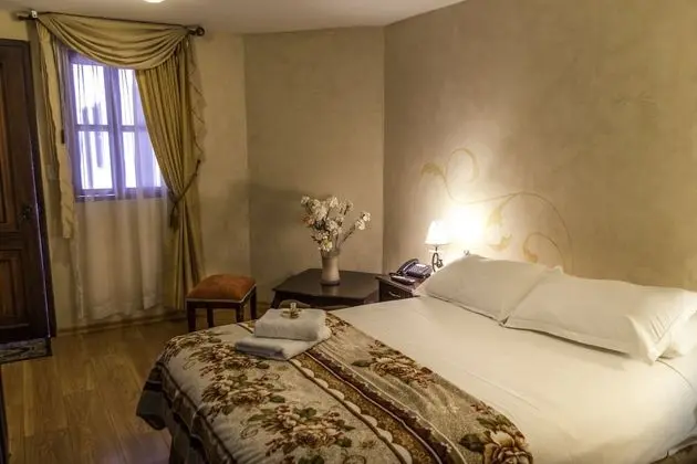 Tek Büyük Yataklı Oda