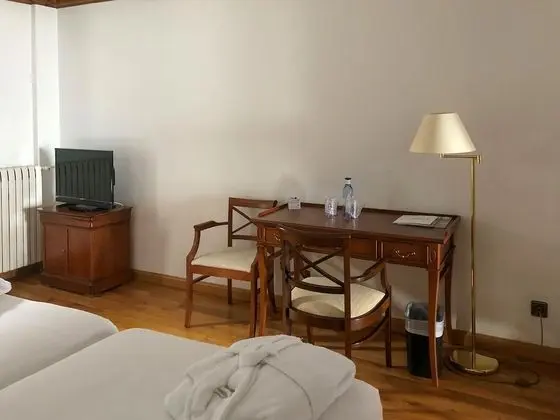 Üç Kişilik Oda