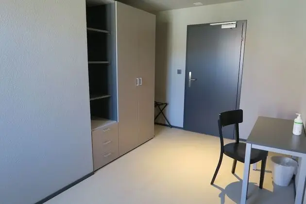 Basic Tek Büyük Yataklı Oda