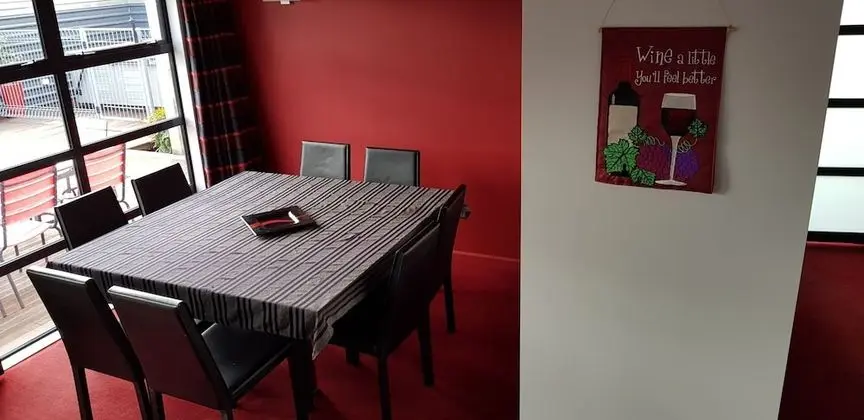Odada yemek servisi