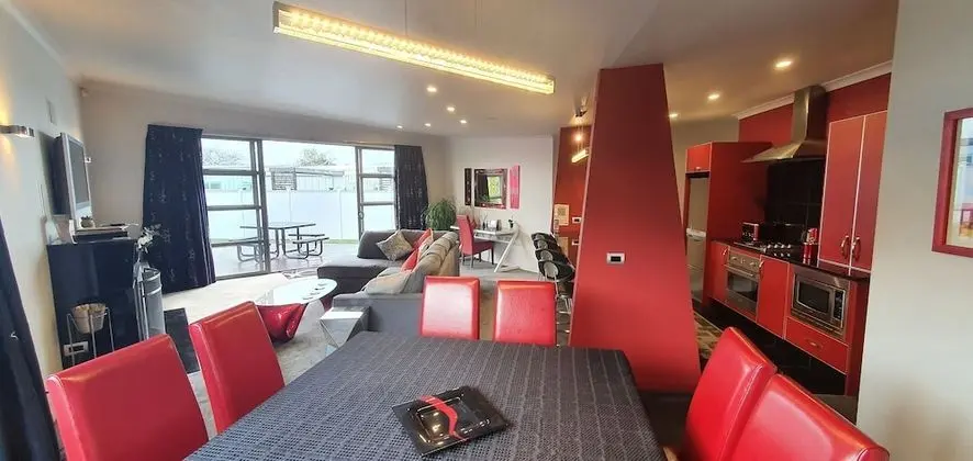 Luxury Ev, 3 Yatak Odası, Sıcak Su Havuzu, Bahçeli