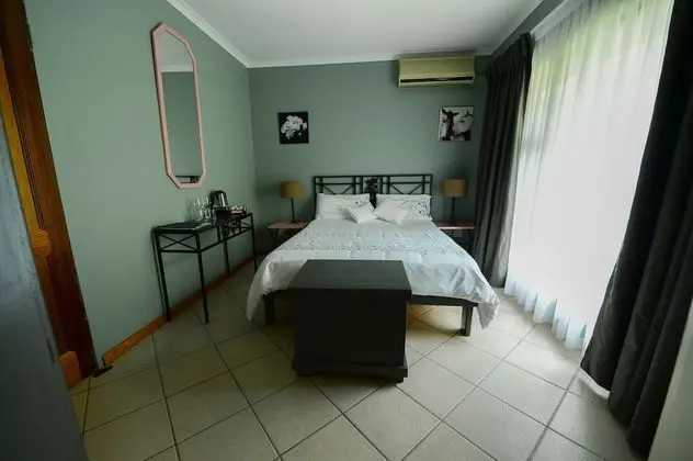 Bougainvillea Suite