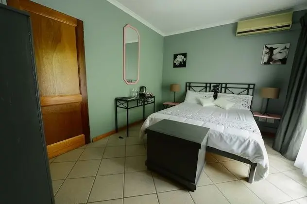 Bougainvillea Suite