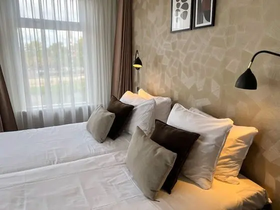 Junior Süit, Jakuzi