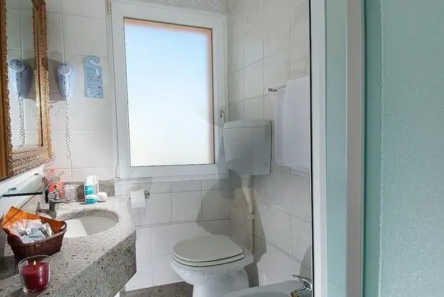 Family Oda, Bağlantılı Odalar, Kısmi Deniz Manzaralı