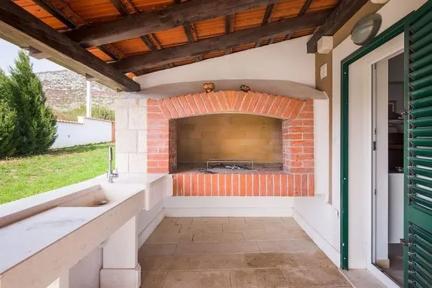 Villa (Luxury Villa)