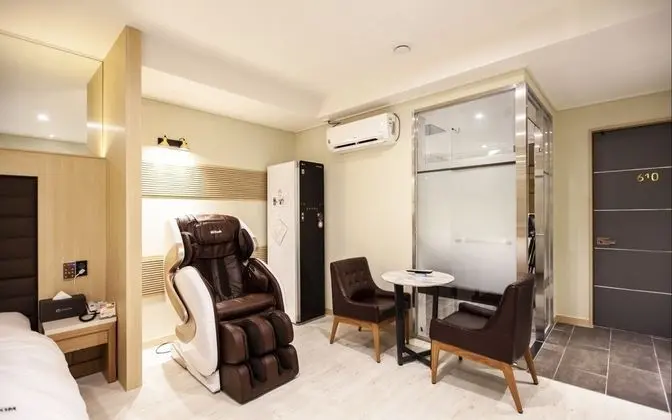 Oda (Suite (massage chair))