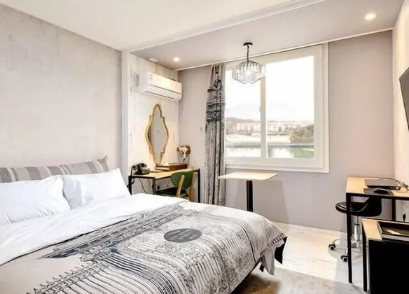 Deluxe Tek Büyük Yataklı Oda, Göl Manzaralı