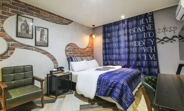 Premium Tek Büyük Yataklı Oda