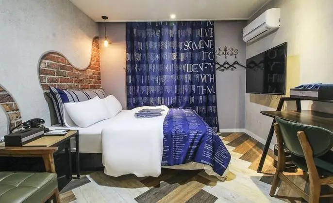 Premium Tek Büyük Yataklı Oda