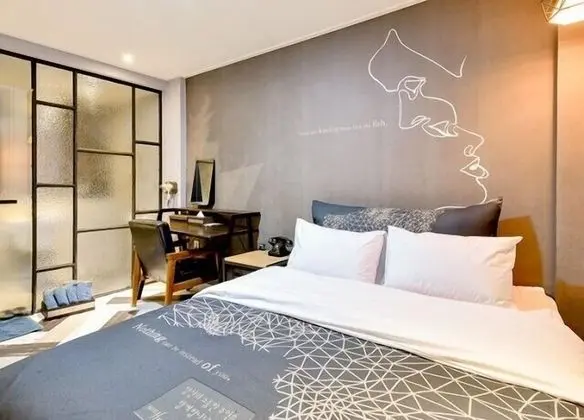 Premium Tek Büyük Yataklı Oda