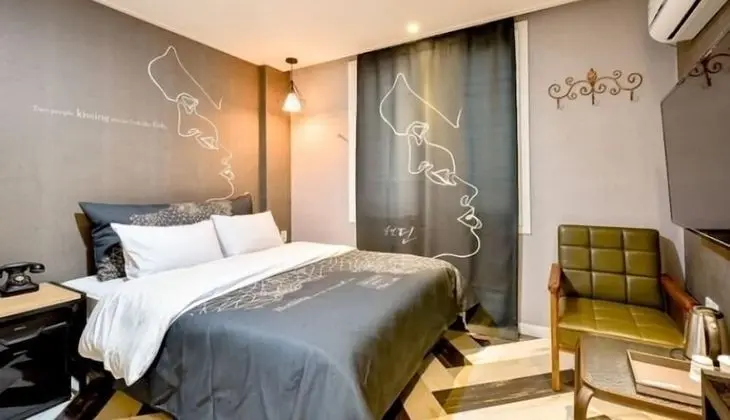 Premium Tek Büyük Yataklı Oda