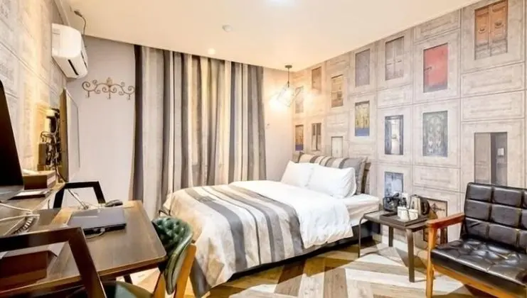 Premium Tek Büyük Yataklı Oda