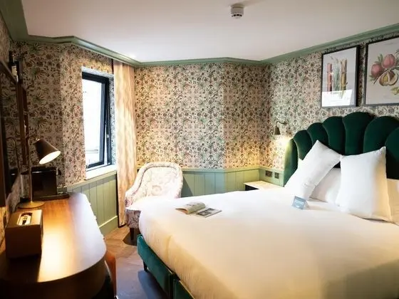 Townhouse Super Room