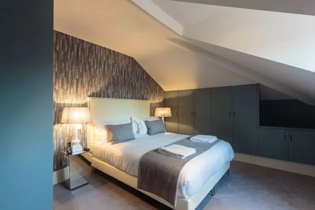 Tek Büyük veya İki Ayrı Yataklı Oda (Mansard)