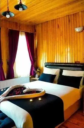City Tek Büyük Yataklı Oda