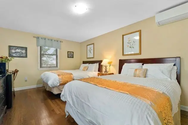 Room #3 - 2 Queen Beds