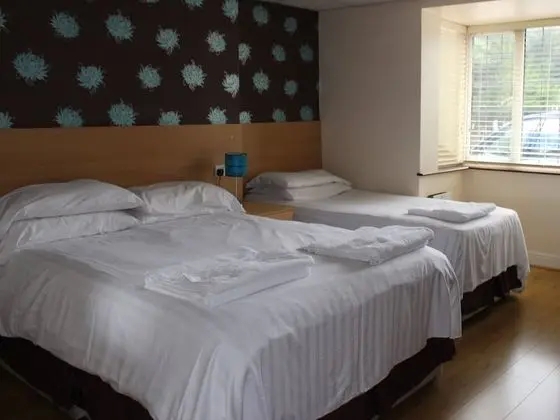 Süit, Banyolu/Duşlu (- Double & 2 Single beds)