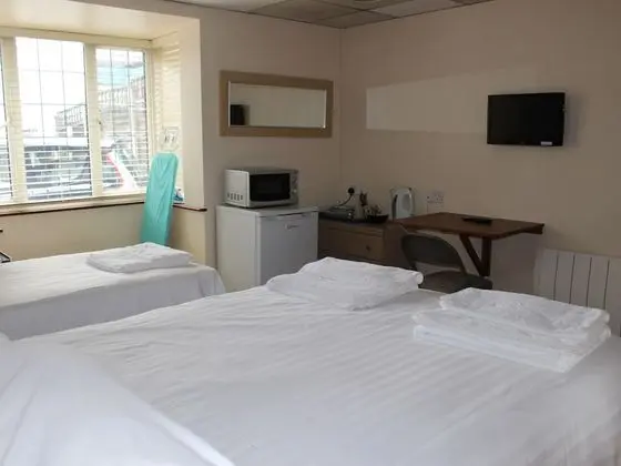 Süit, Banyolu/Duşlu (- Double & 2 Single beds)