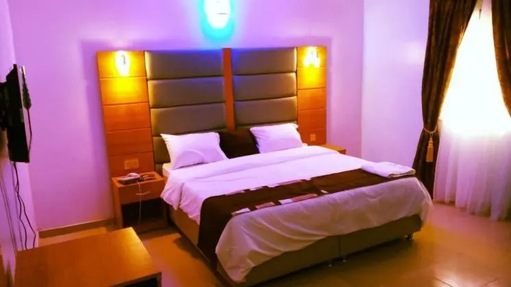 Deluxe Tek Büyük Yataklı Oda