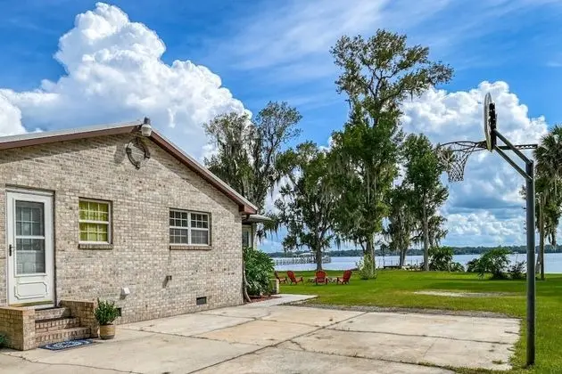 Ev (Debra Jean's River Retreat)