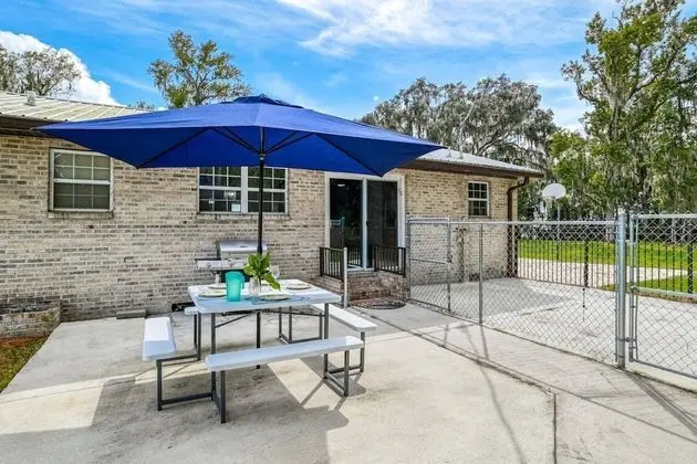 Ev (Debra Jean's River Retreat)