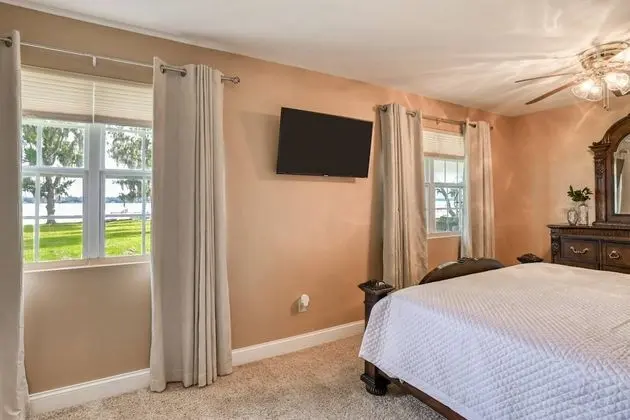 Ev (Debra Jean's River Retreat)