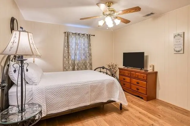 Ev (Debra Jean's River Retreat)