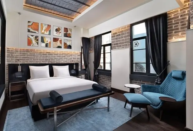 Banque Building Deluxe King Room, 1 King Bed, Non Smoking, City View