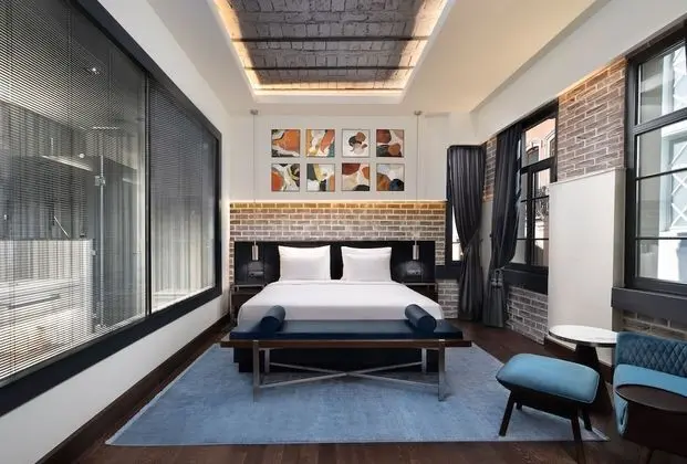 Banque Building Deluxe King Room, 1 King Bed, Non Smoking, City View