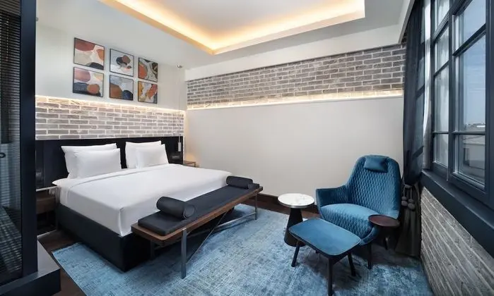 Banque Building Deluxe King Room, 1 King Bed, Non Smoking, City View